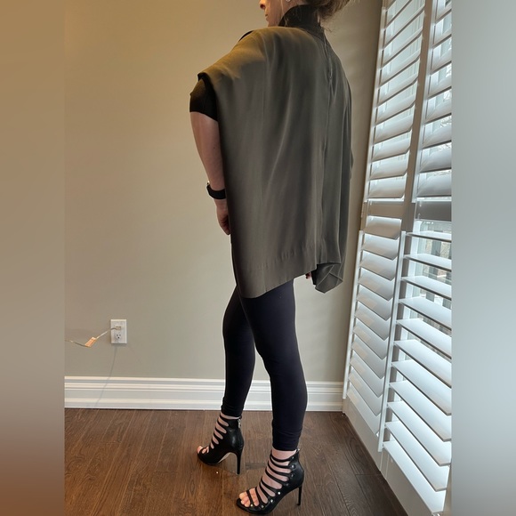 Aritzia Hamish Dolmon Olive Green
Babaton Top EUC - Picture 10 of 10